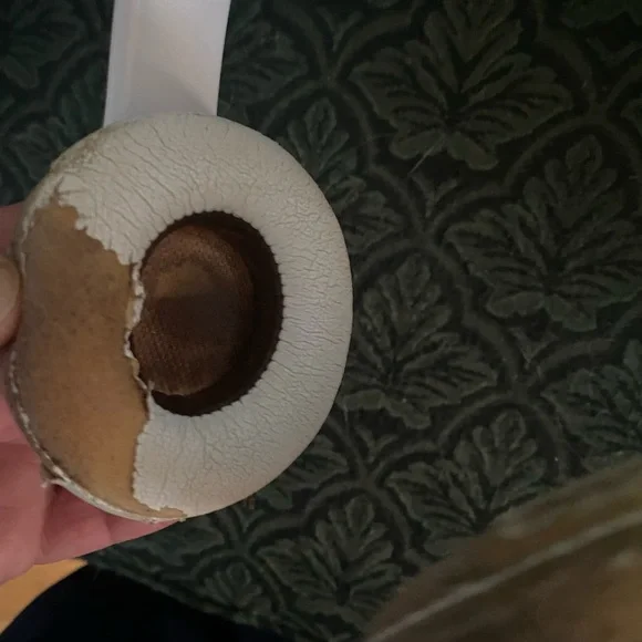 Beats Solo3 Wireless On-Ear Headphones - Rose Gold - Picture 8 of 10